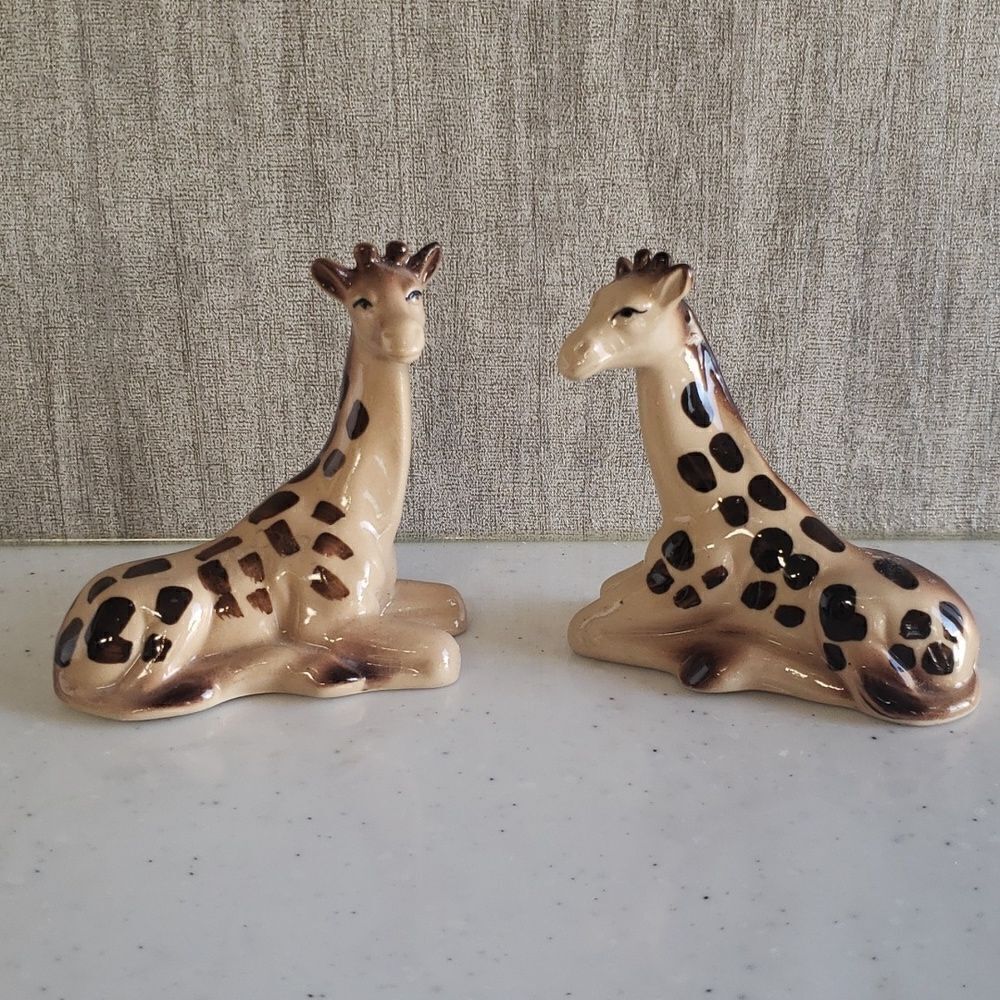 Cute Vintage Giraffe Porcelain Salt & Pepper Shakers